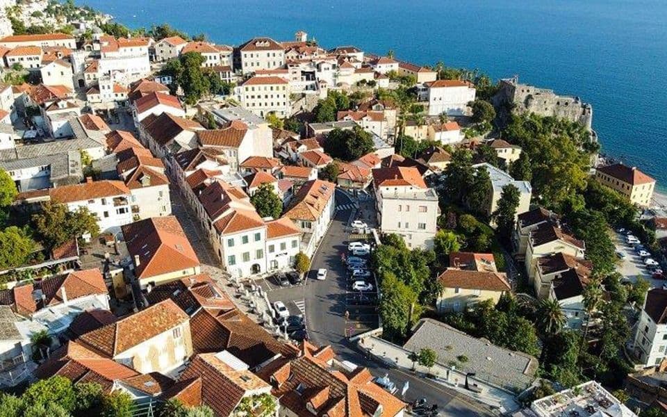 Električni turistički voz na šetalištu Herceg Novi — trasa Igalo–Meljine